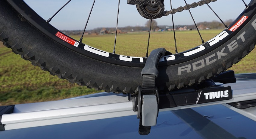 Achterwiel vastzetten Thule Upride fietsdrager review