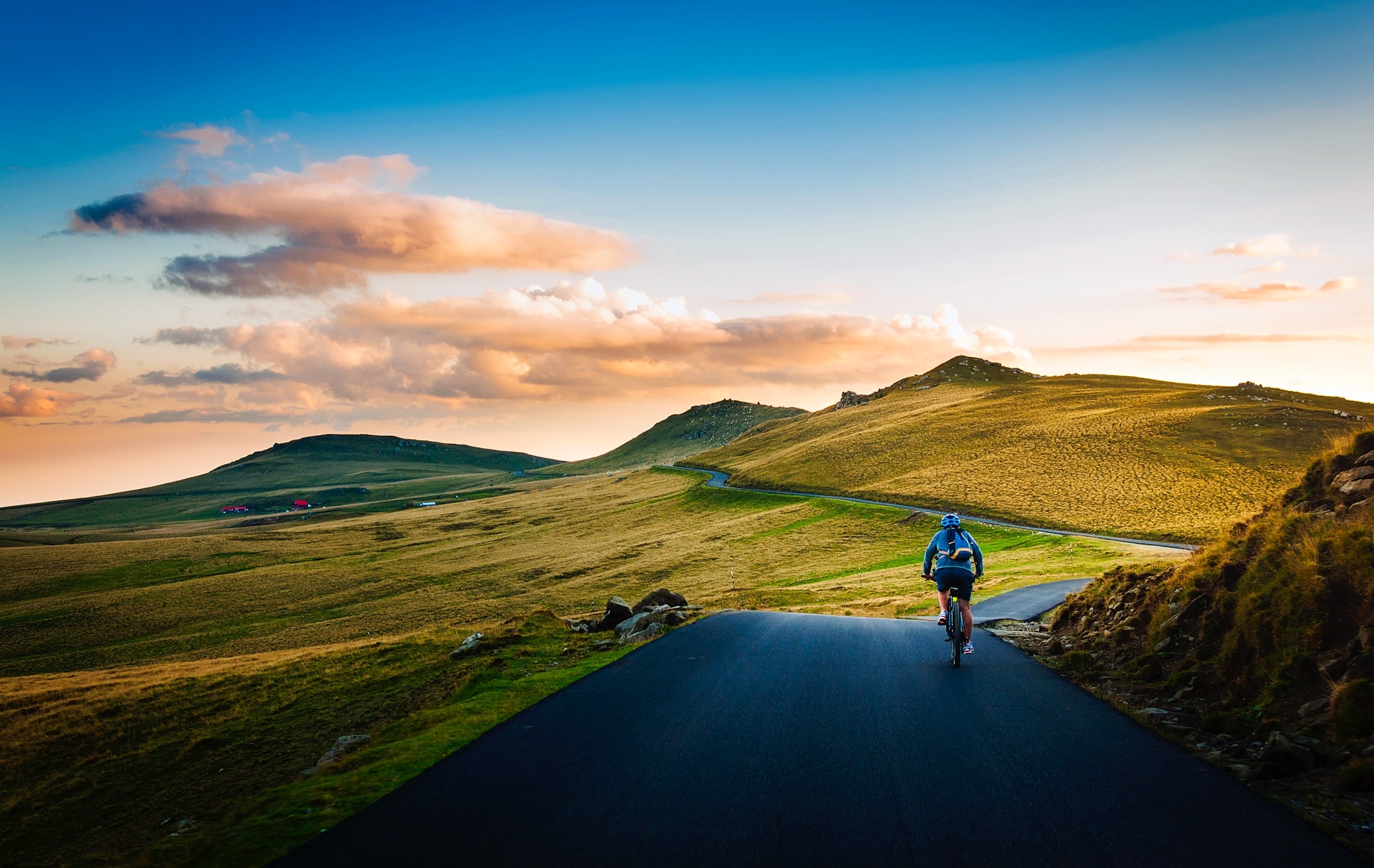 Wielrennen zomer fietser bergen